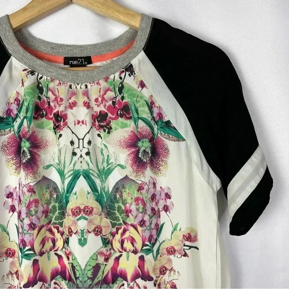 Rue 21 White Floral Colorblock Varsity Short Sleeve Blouse S - Picture 3 of 3